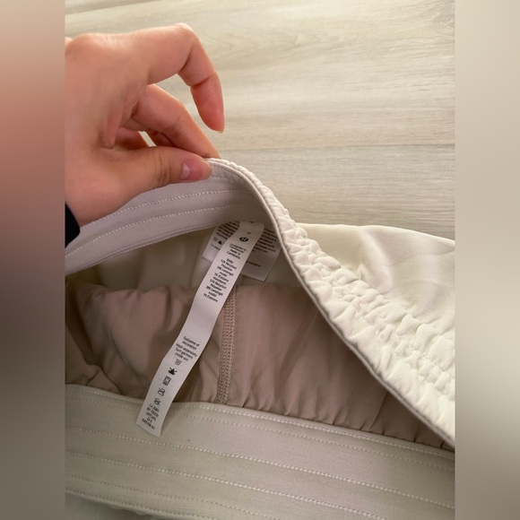 LULULEMON SOFTSTREME SHORTS - Picture 2 of 3